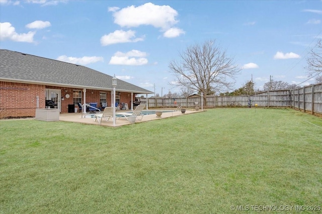 view of yard featuring a patio