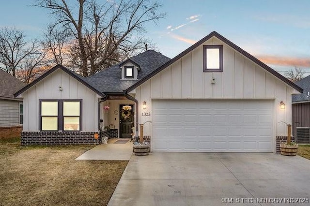 view of front of house featuring a garage