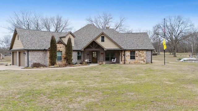 view of front facade featuring a garage and a front yard