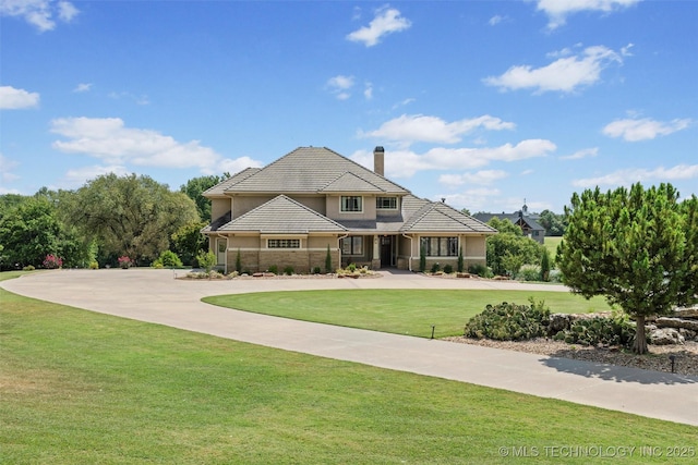 view of front of property with a front lawn