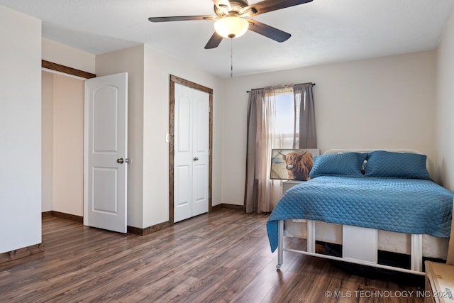 bedroom with dark wood-type flooring, a closet, and ceiling fan