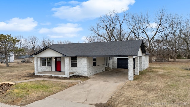 view of front of house featuring a garage and a front lawn