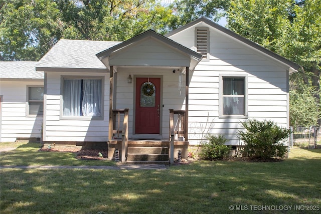 bungalow-style house featuring a front lawn