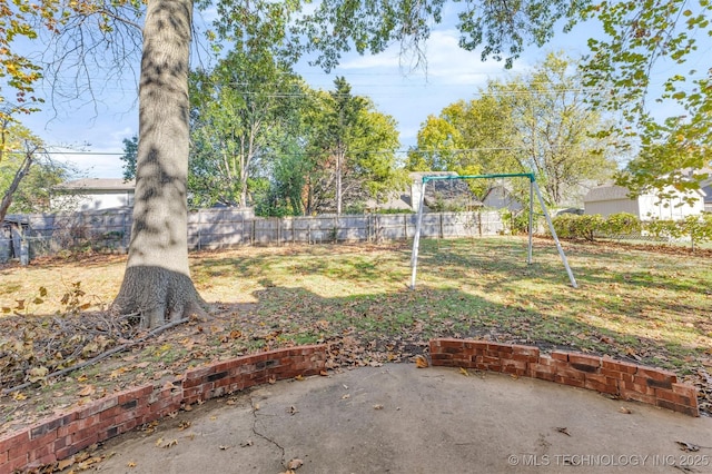 view of yard with a patio