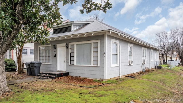 view of front of home with a front yard