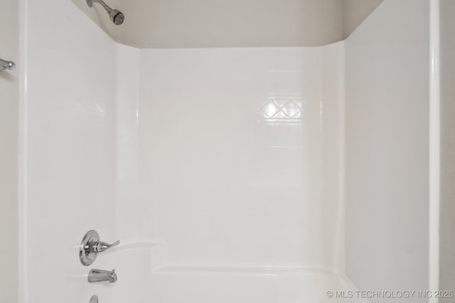 bathroom with shower / washtub combination