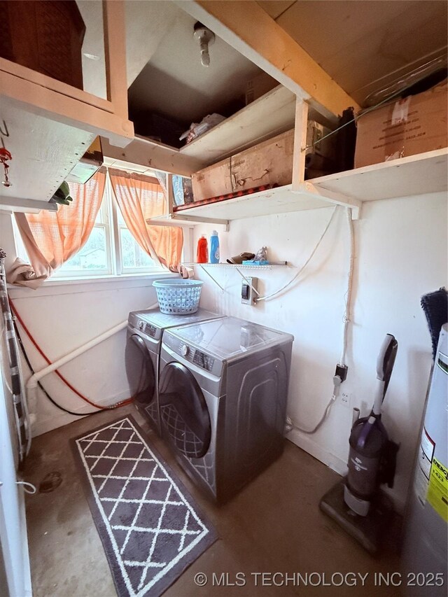 2420 3rd NE, Ardmore, OK 73401 - laundry area featuring independent washer and dryer and water heater