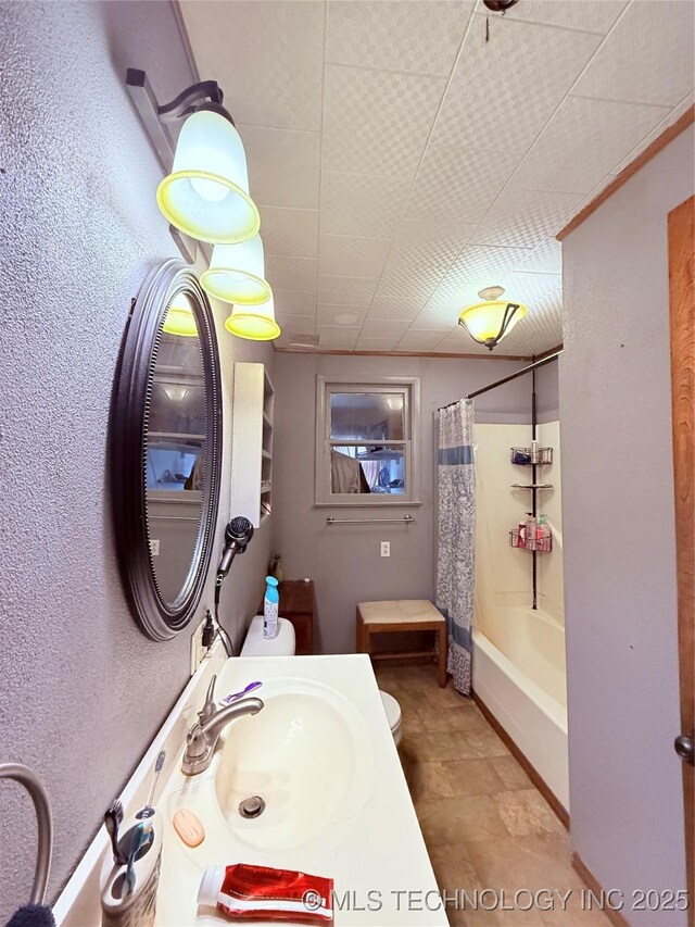 2420 3rd NE, Ardmore, OK 73401 - bathroom featuring toilet, vanity, and shower / tub combo with curtain
