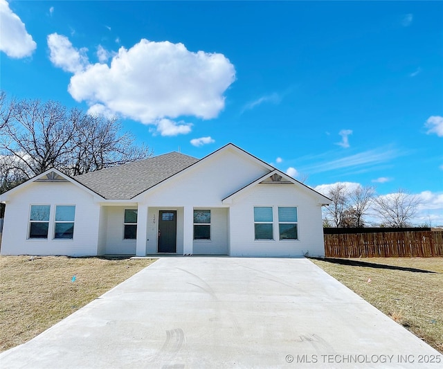 view of front of home with a front lawn