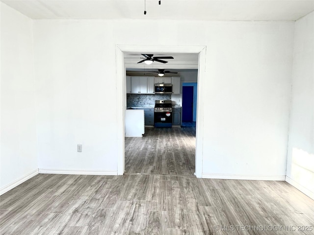 unfurnished room with wood-type flooring and ceiling fan