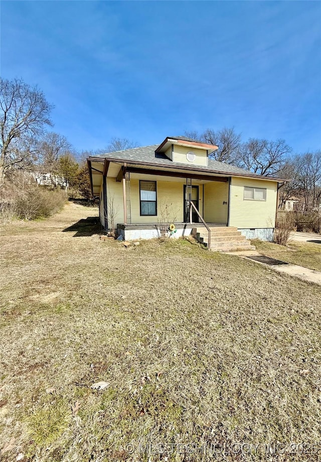 view of front of home with covered porch and a front lawn