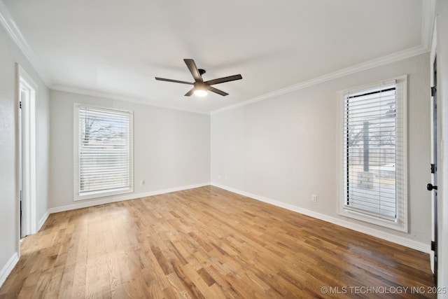 empty room featuring light wood-type flooring, ornamental molding, and ceiling fan