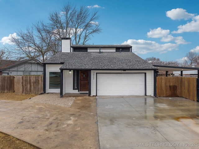 view of front property featuring a garage