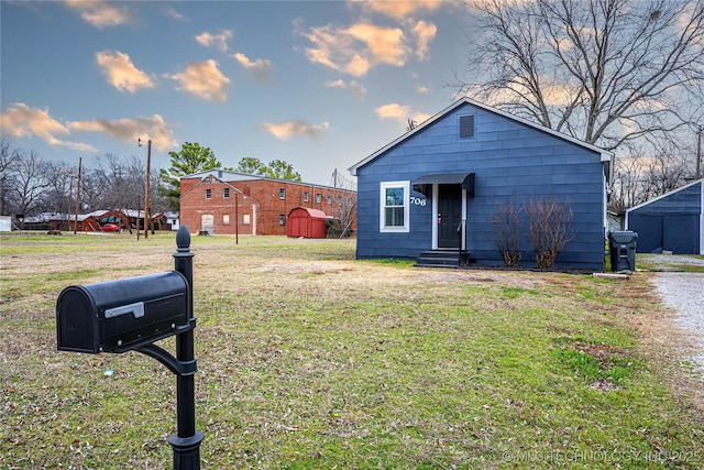 view of front of house featuring a front yard