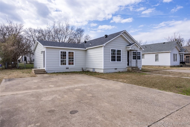 719 W Evergreen, Durant, OK 74701 - view of front of property featuring roof with shingles, entry steps, fence, and crawl space