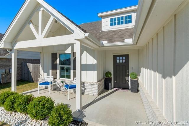 property entrance featuring a patio area