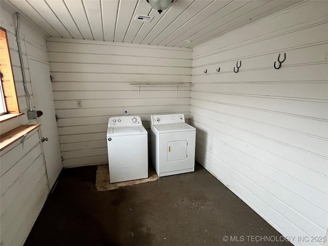 laundry area featuring washing machine and clothes dryer and wood ceiling