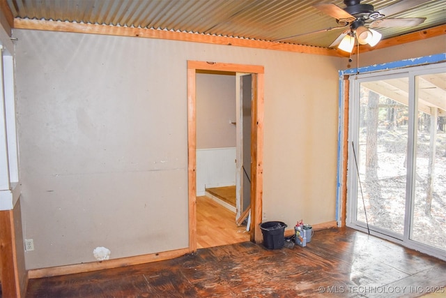 spare room with ceiling fan