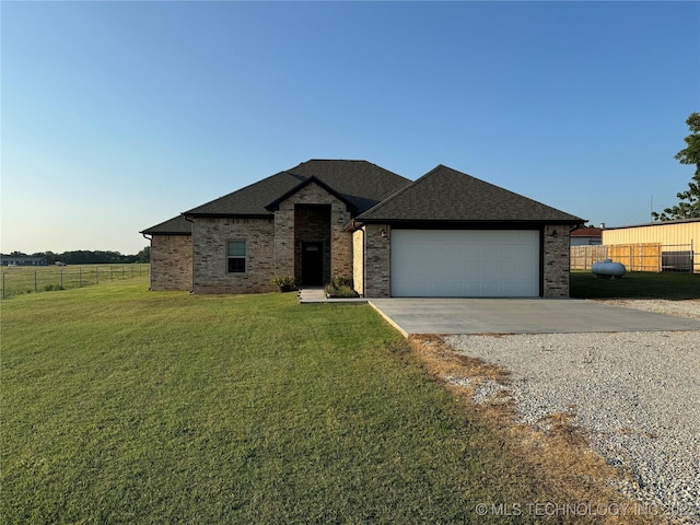 view of front facade featuring a front yard and a garage