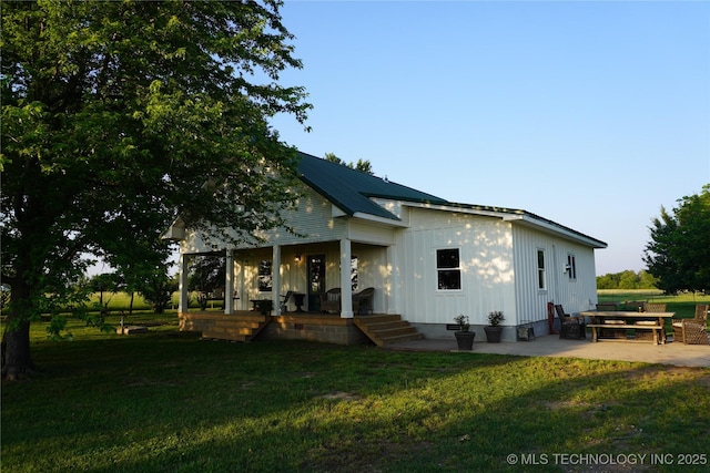 view of front of house with a patio and a front lawn