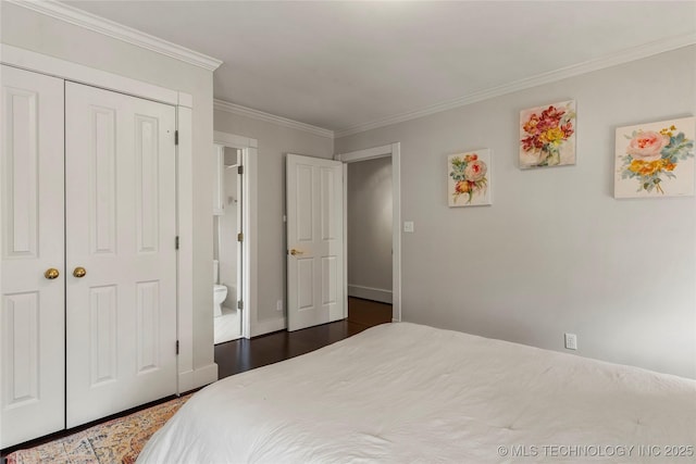 7637 S 26th W Ave, Tulsa, OK 74037 - bedroom featuring crown molding, dark wood-style flooring, baseboards, and ensuite bath