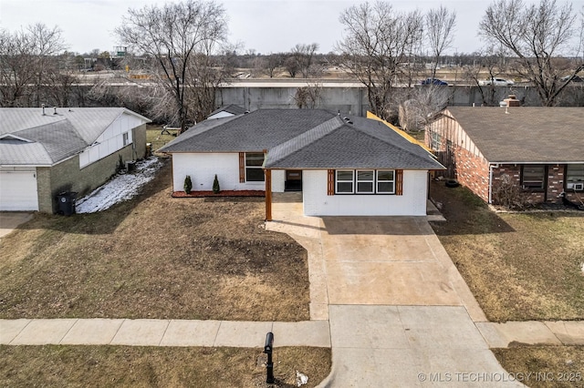 view of front of house with a front lawn