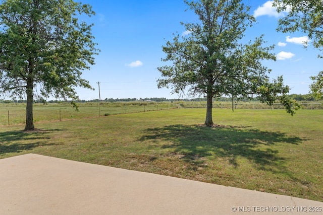 view of yard with a rural view