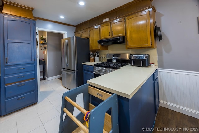 kitchen with crown molding, light tile patterned floors, stainless steel appliances, and kitchen peninsula