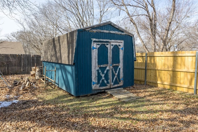 view of outbuilding