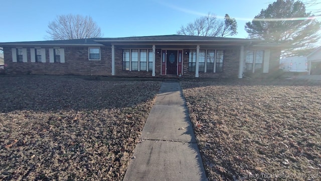 single story home with a porch