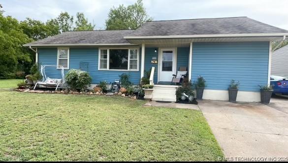 ranch-style house with concrete driveway and a front yard