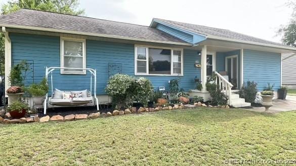 back of house featuring a yard