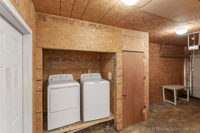 washroom featuring washer and clothes dryer