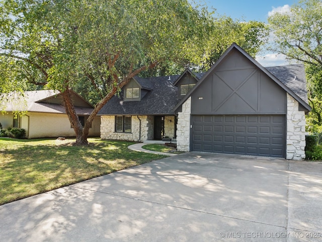 view of front facade featuring a garage, driveway, a front lawn, and roof with shingles