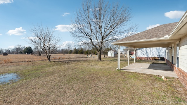 view of yard featuring a patio