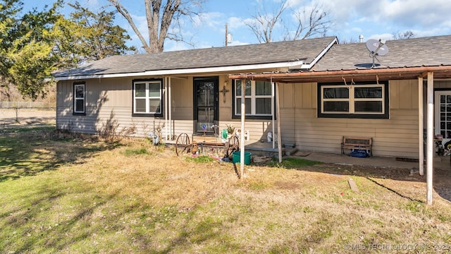 view of front of property with a front yard