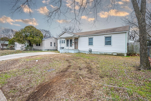 view of front of house featuring crawl space, covered porch, and fence