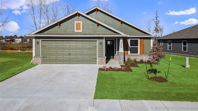 craftsman-style house featuring driveway, a front lawn, and an attached garage