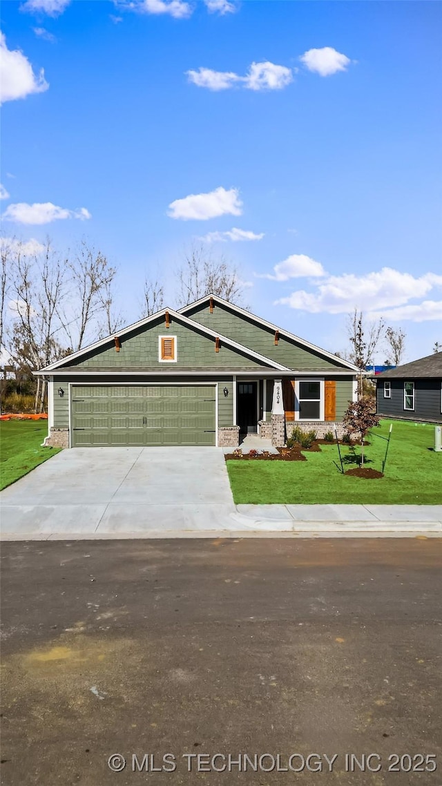 view of front of house with driveway, a garage, and a front lawn