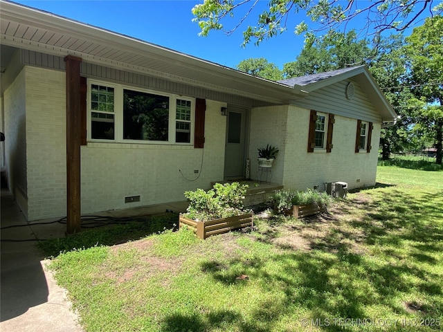 150 Birch Rd, Ardmore, OK 73401 - ranch-style home with a front yard, brick siding, and crawl space