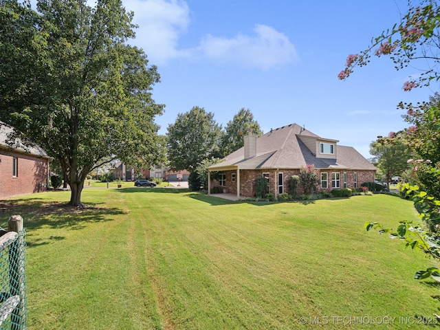 view of yard featuring a patio area