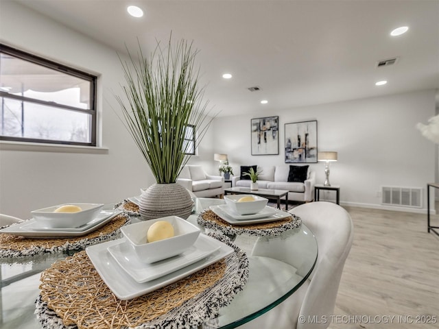 living room featuring recessed lighting, visible vents, light wood-style flooring, and baseboards