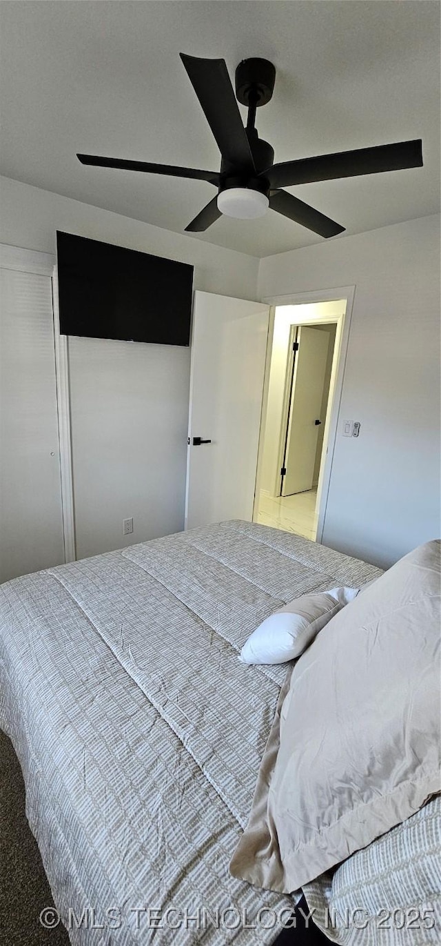 bedroom featuring a ceiling fan