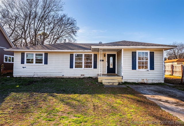 view of front facade with crawl space, fence, and a front lawn