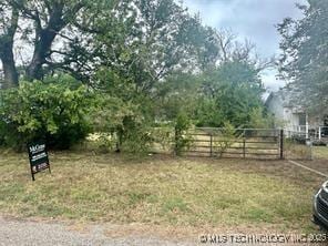 Listing photo 3 for 1035 N Sunset St, Ponca City OK 74601