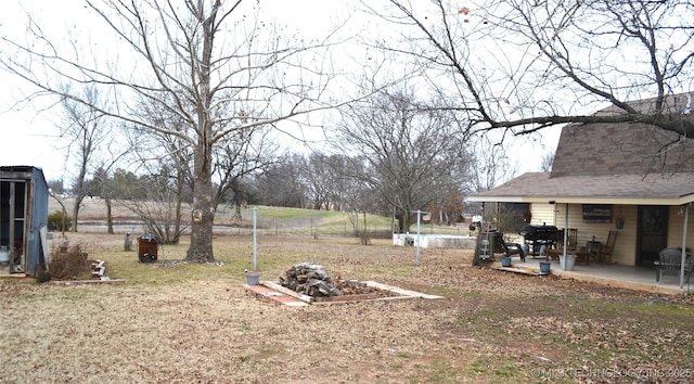 view of yard featuring a patio