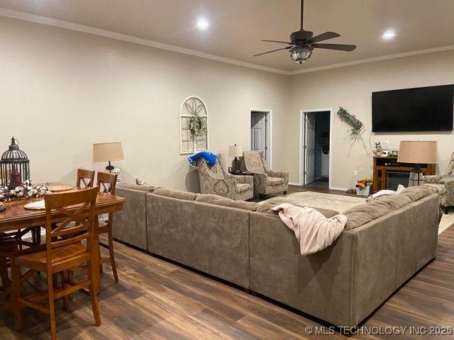 living area featuring a ceiling fan, dark wood finished floors, crown molding, and recessed lighting