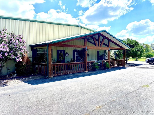 view of front of house featuring a porch