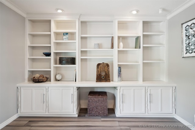 room details with baseboards, wood finished floors, and ornamental molding