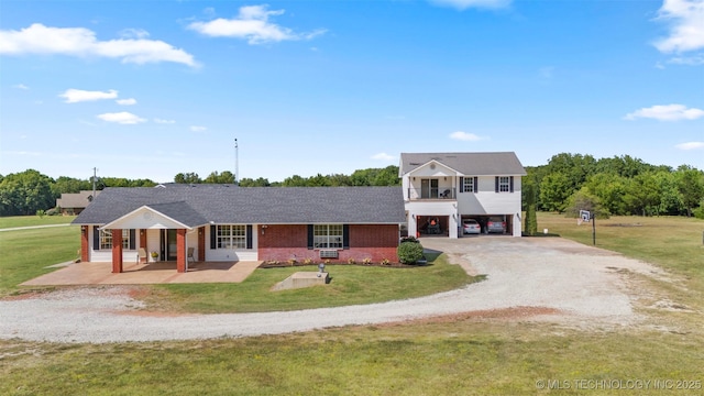 view of front of house with a porch, a front lawn, and gravel driveway